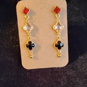 Hand Crafted Elegant Gold and Clover Design Stud Earrings